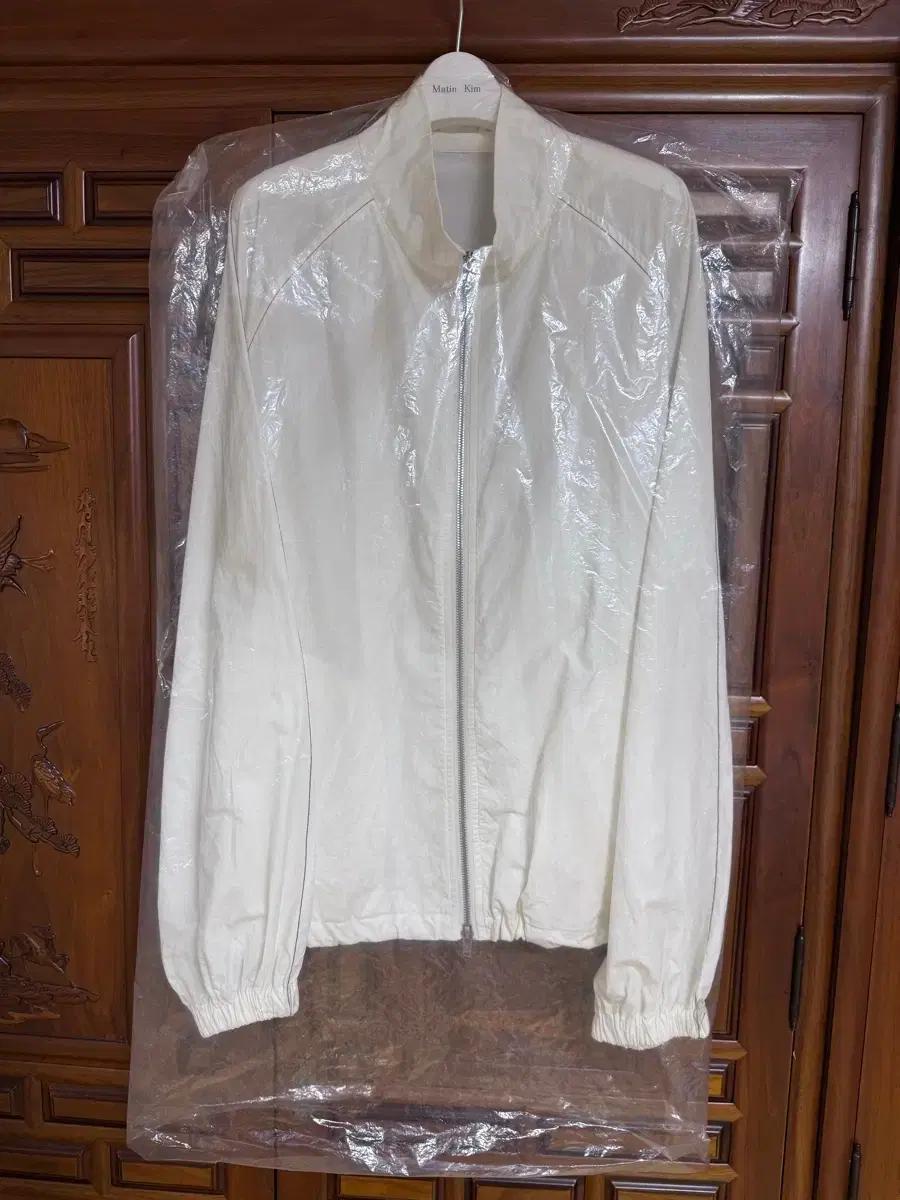 마뗑킴 로고 코팅 점퍼 바람막이(아이보리)