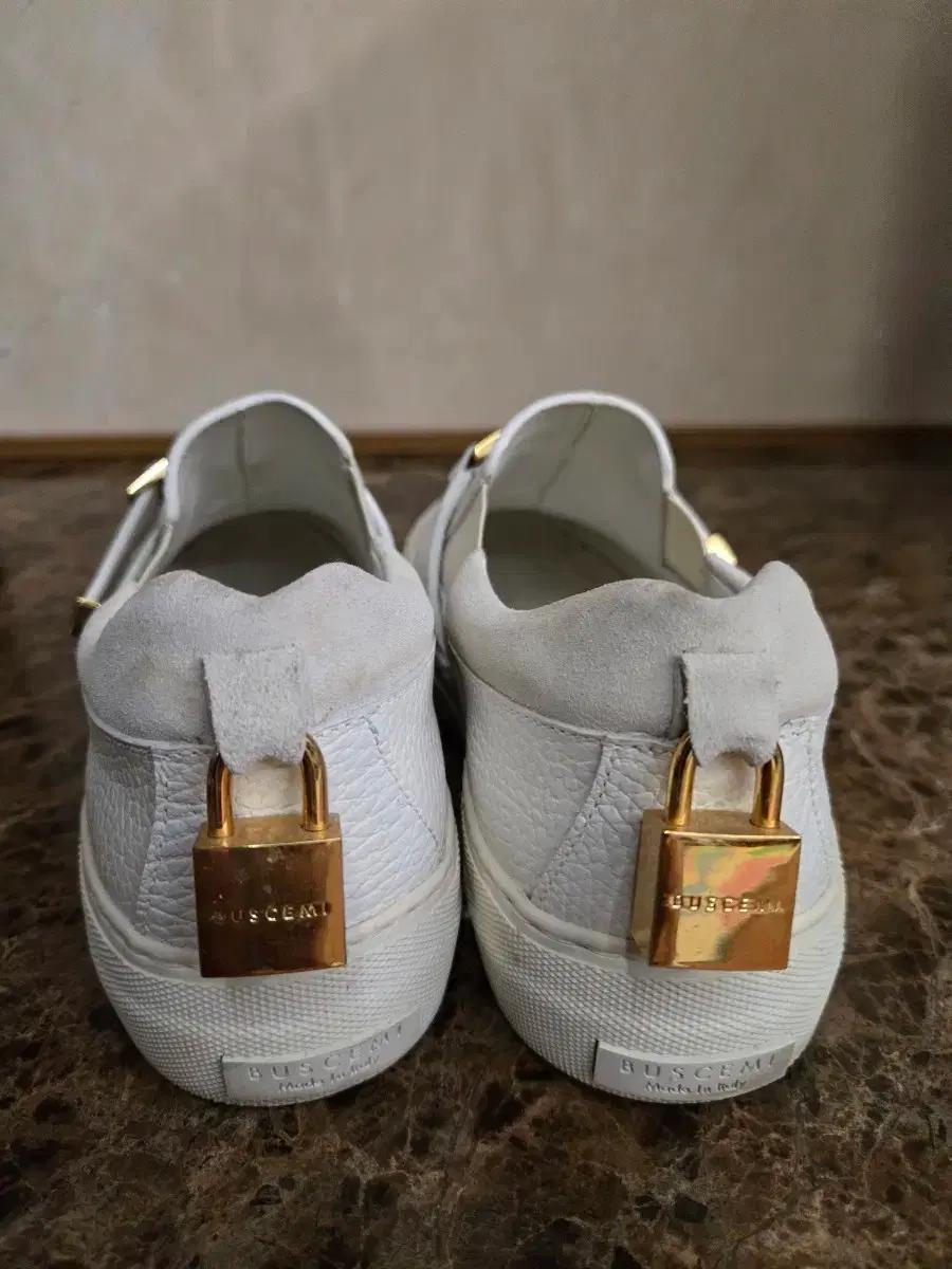 부세미 화이트 슬립온 스니커즈 36