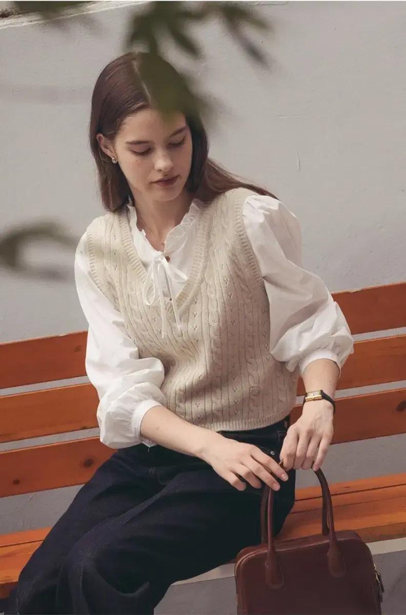 틸아이다이 아일렛 케이블 니트 베스트