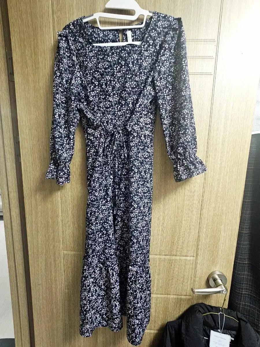 안개꽃 잔꽃 무늬 스퀘어넥 A라인 쉬폰원피스