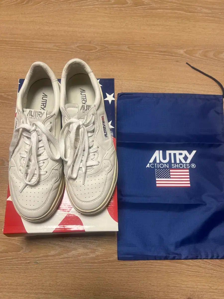 오트리 스니커즈