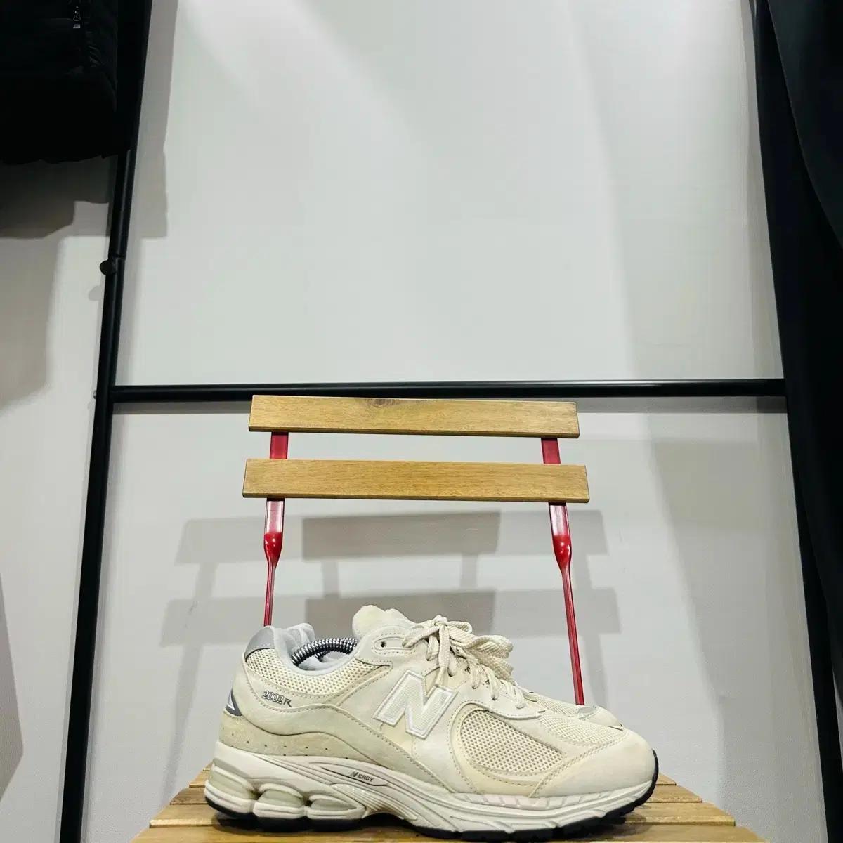 275) 뉴발란스 운동화 남성 남자 신발 2002R 크림