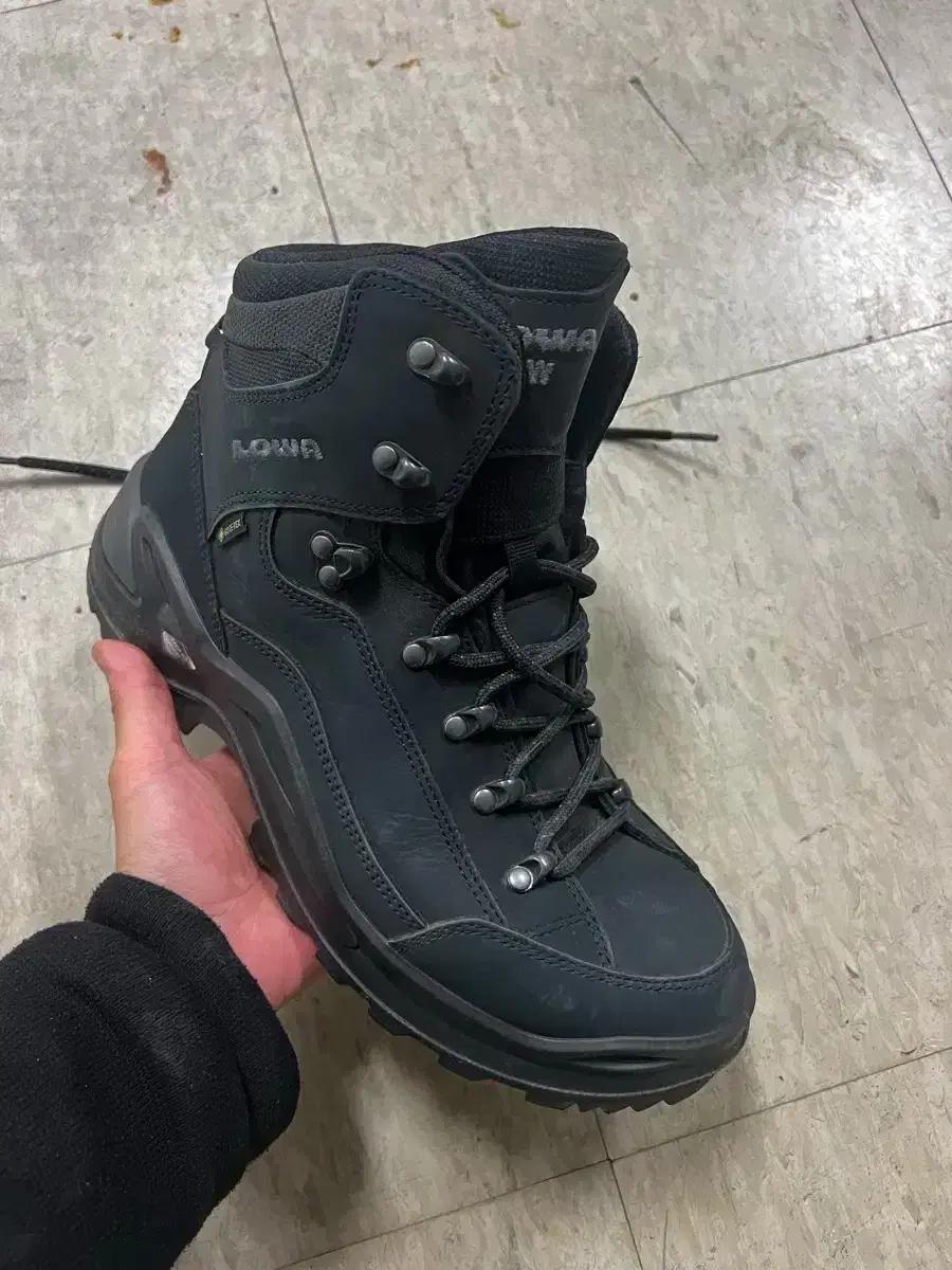lowa 로바 메가그립 레니게이드 GTX MID 270 사이즈