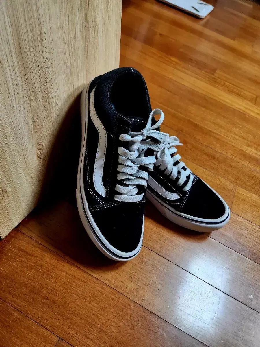 반스 컴피쿠시 올드스쿨 사이즈240~245사이