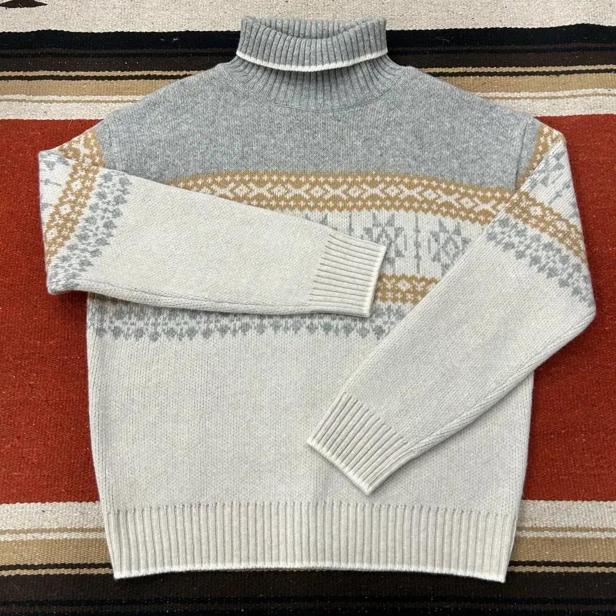 시엔느 패턴 터틀넥 니트