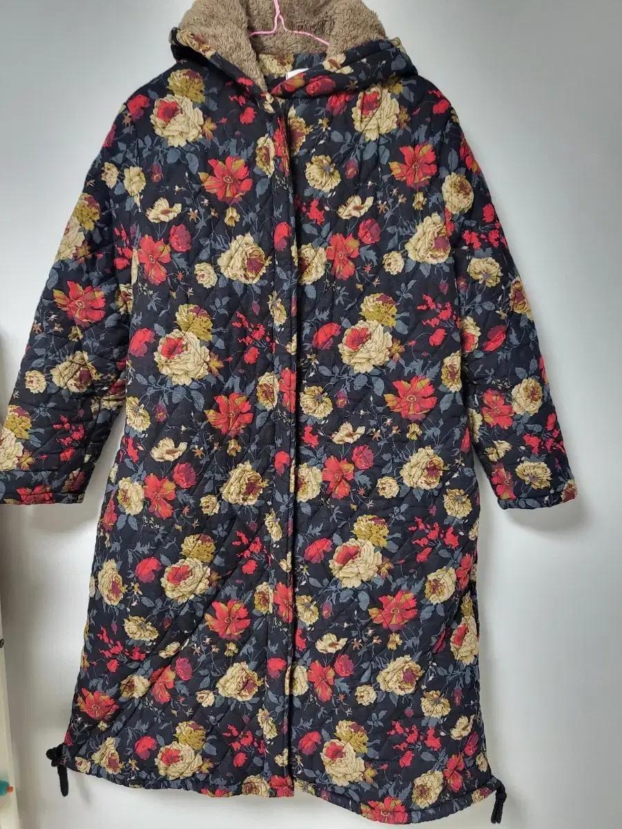A급/77~88 플라워 퀼팅 롱 후드 코트