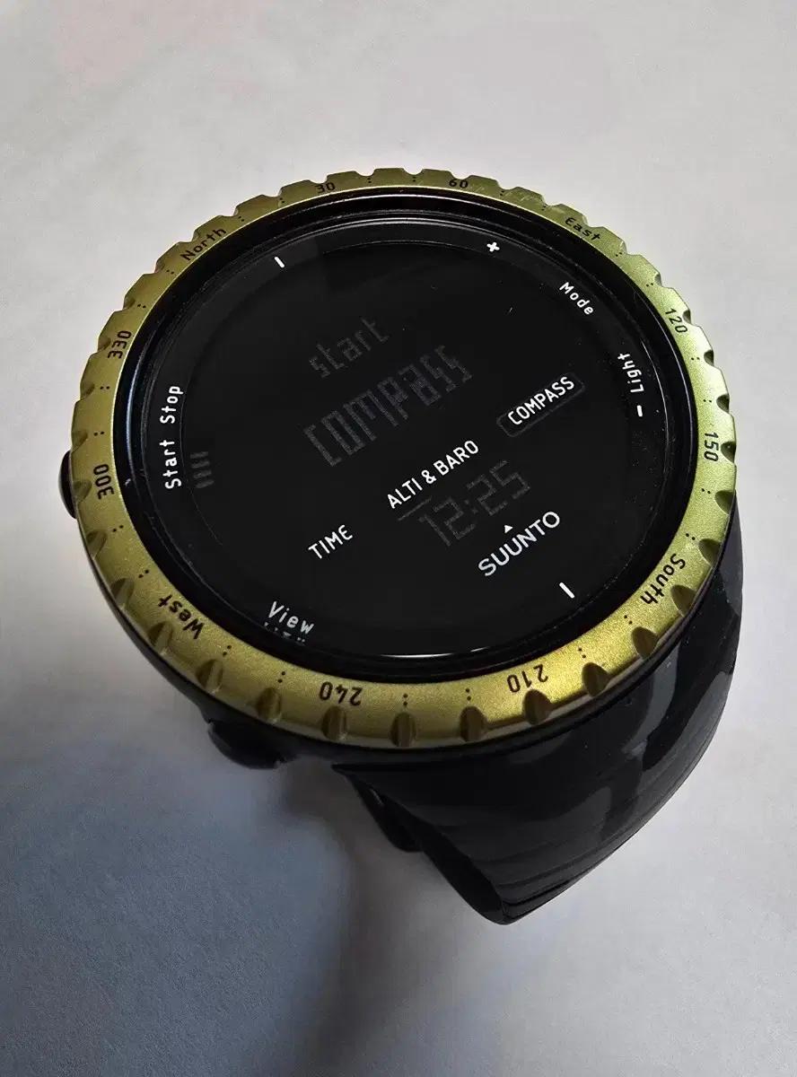 순토 코어 손목시계 팝니다.