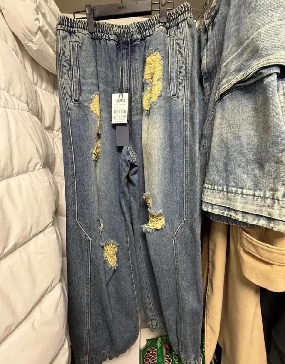 준지(Juun.J) 디스트레스드 와이드 데님 / 사이즈 48 / 미사용