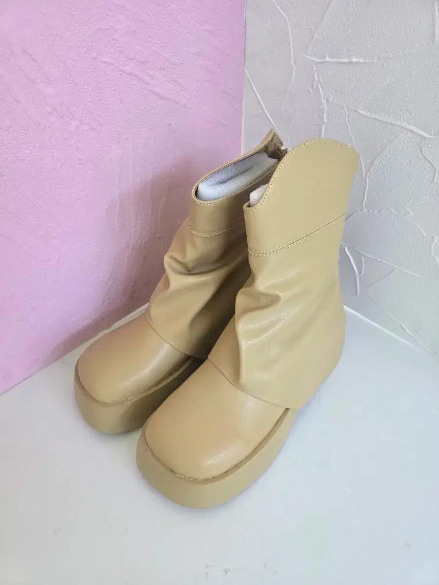 317.(245mm)베이지 셔링 통굽 가보시 키높이 앵클 부츠