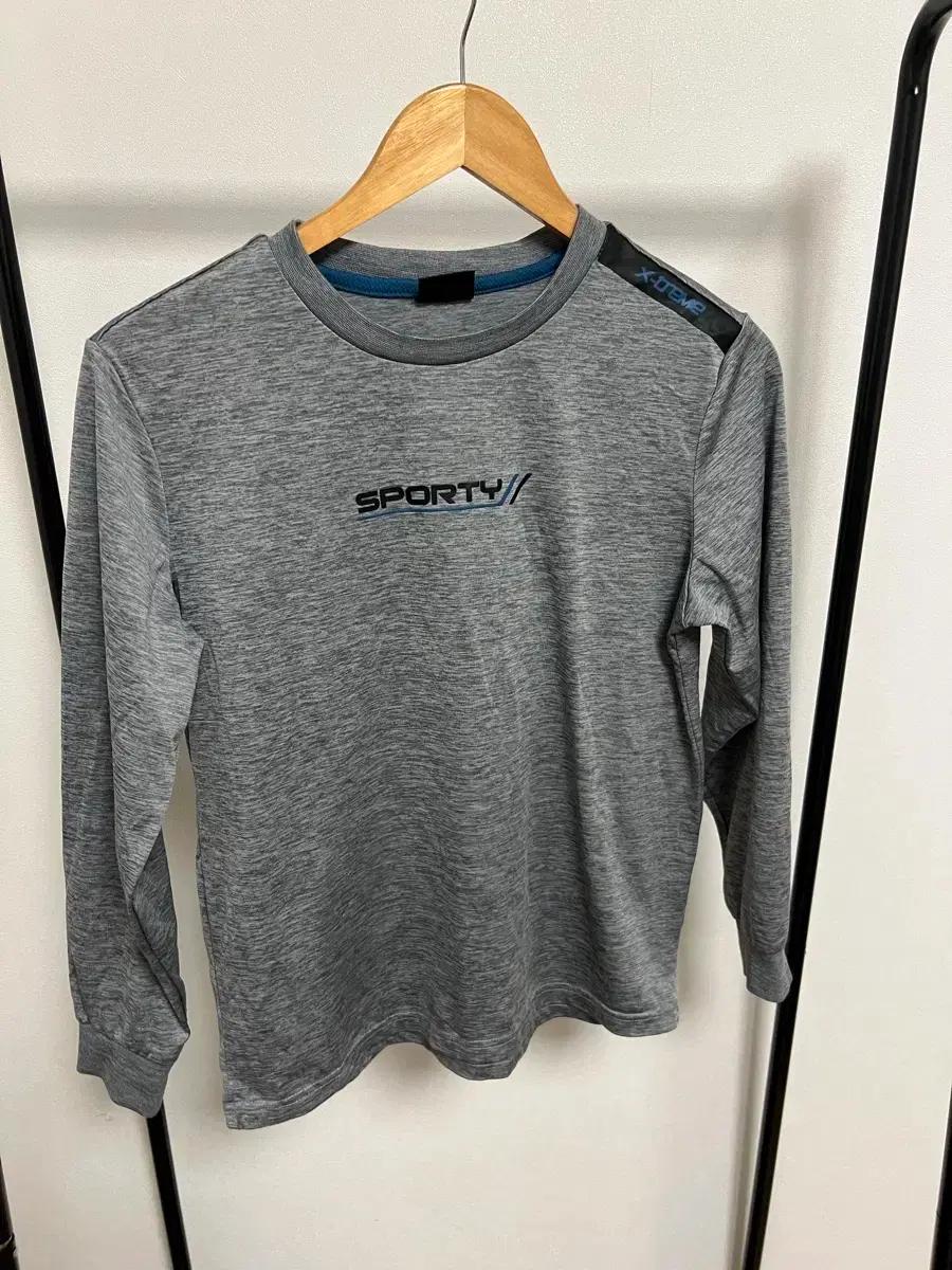 SPORTY 회색 긴팔 티셔츠 507