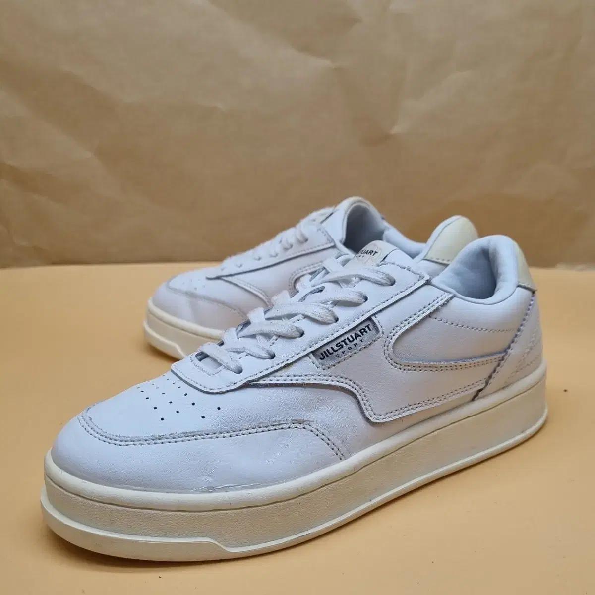 질스튜어트 여성가죽 스니커즈240.