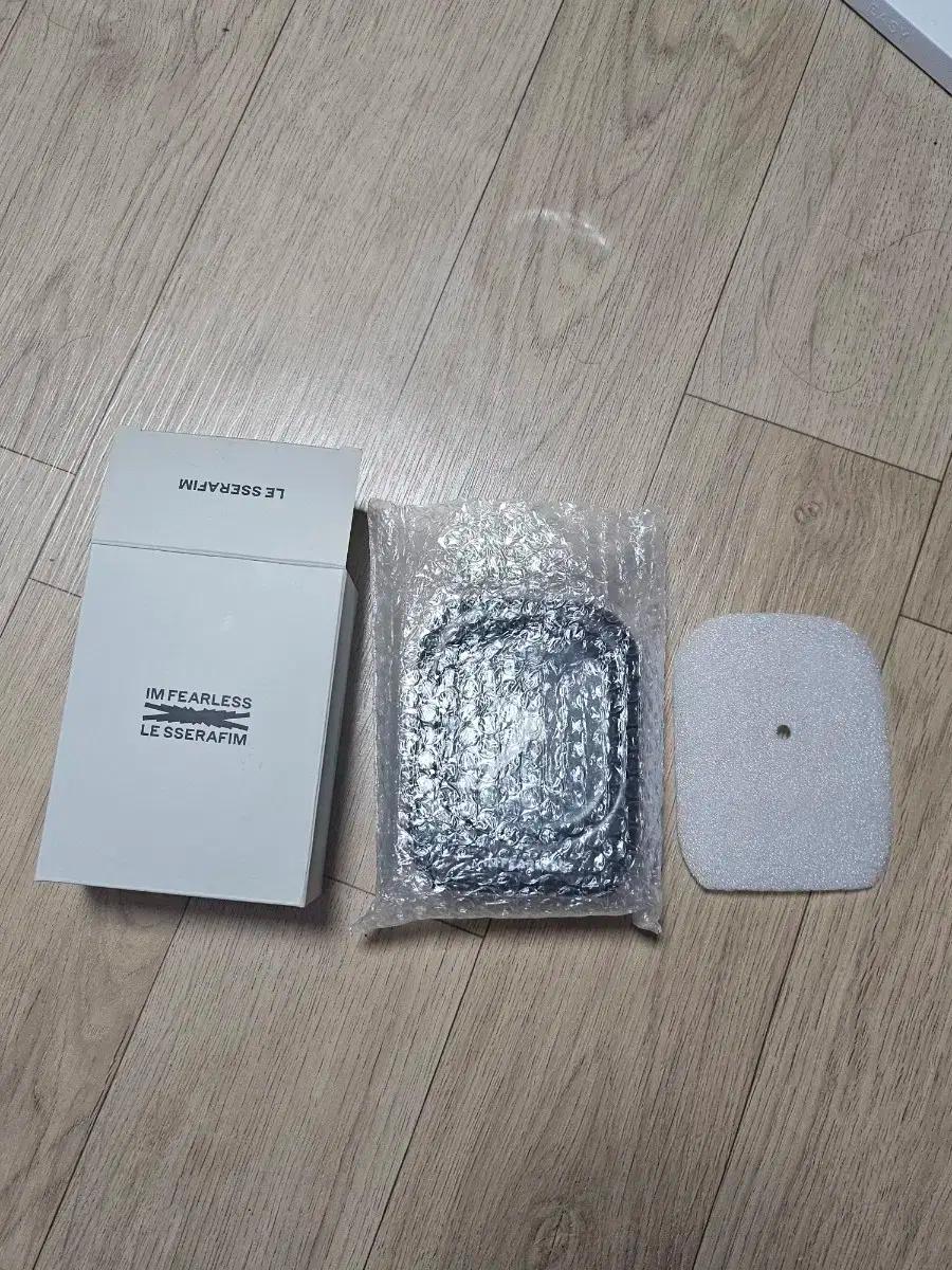 르세라핌 머치 탁상 시계