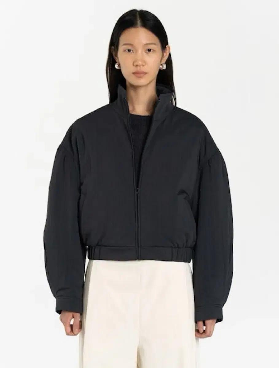 아모멘토 점퍼 PADDED SHIRRING CROP JUMPER