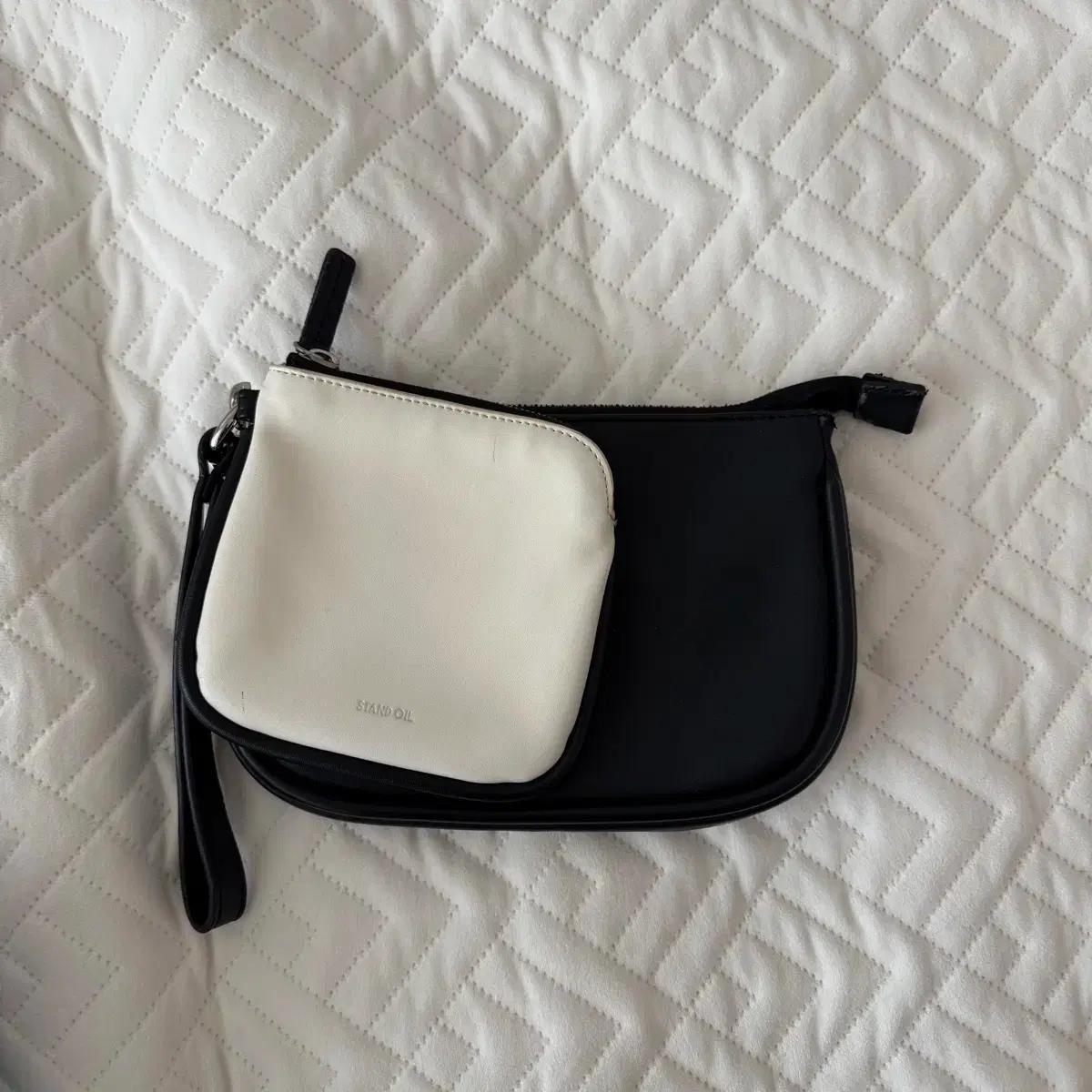 스탠드오일 샌드클러치 블랙앤크림