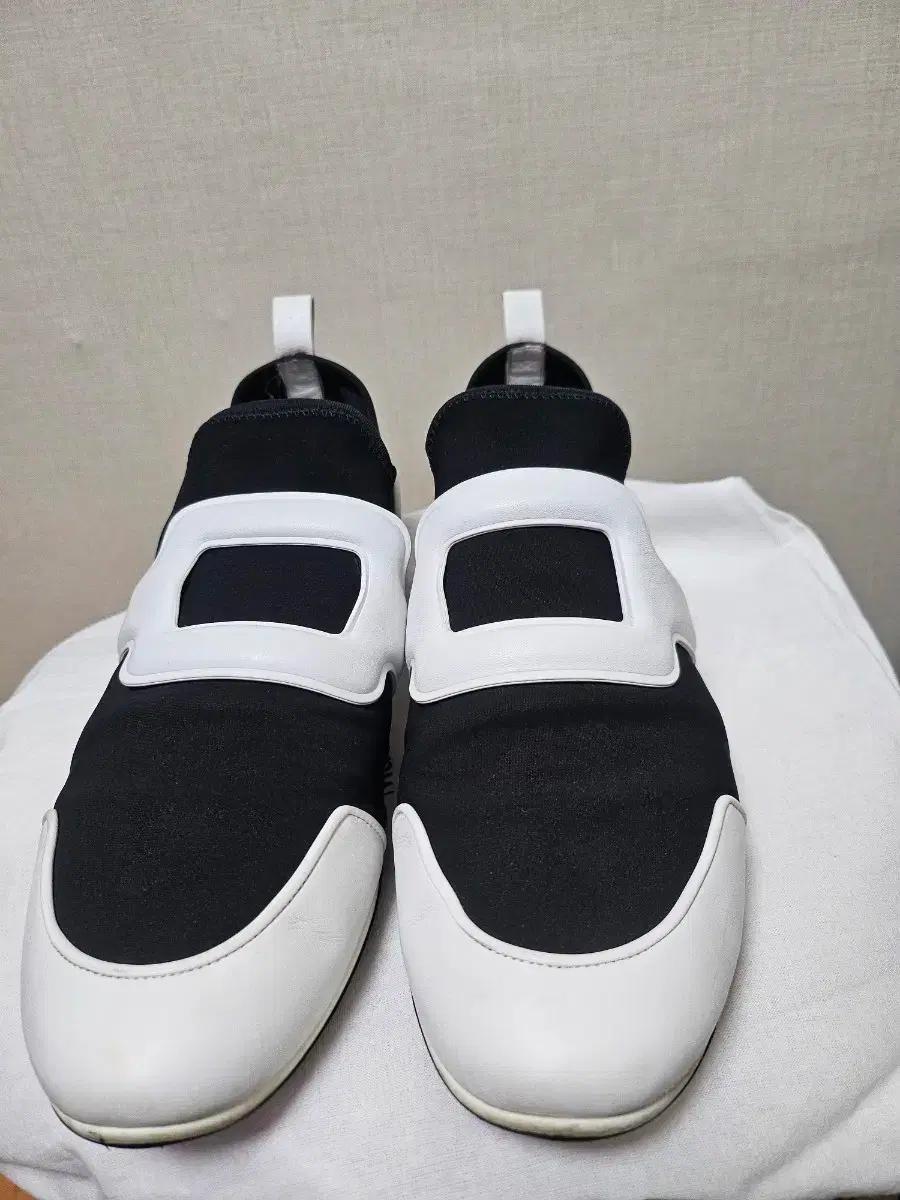 이태리)로저 비비에 블랙/화이트 스니커즈 여성39.5