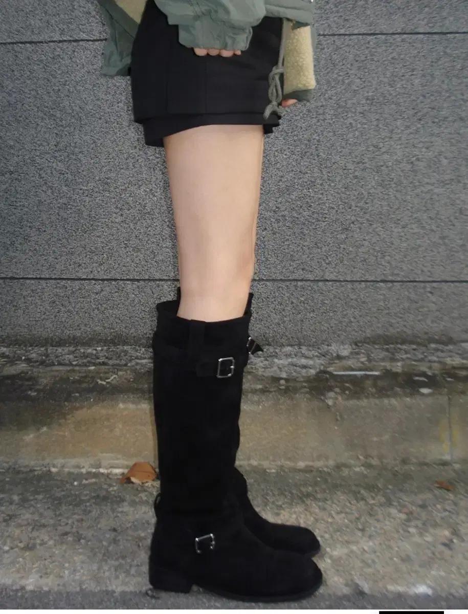 아워캐비넷 buckle long suede boots 블랙 230