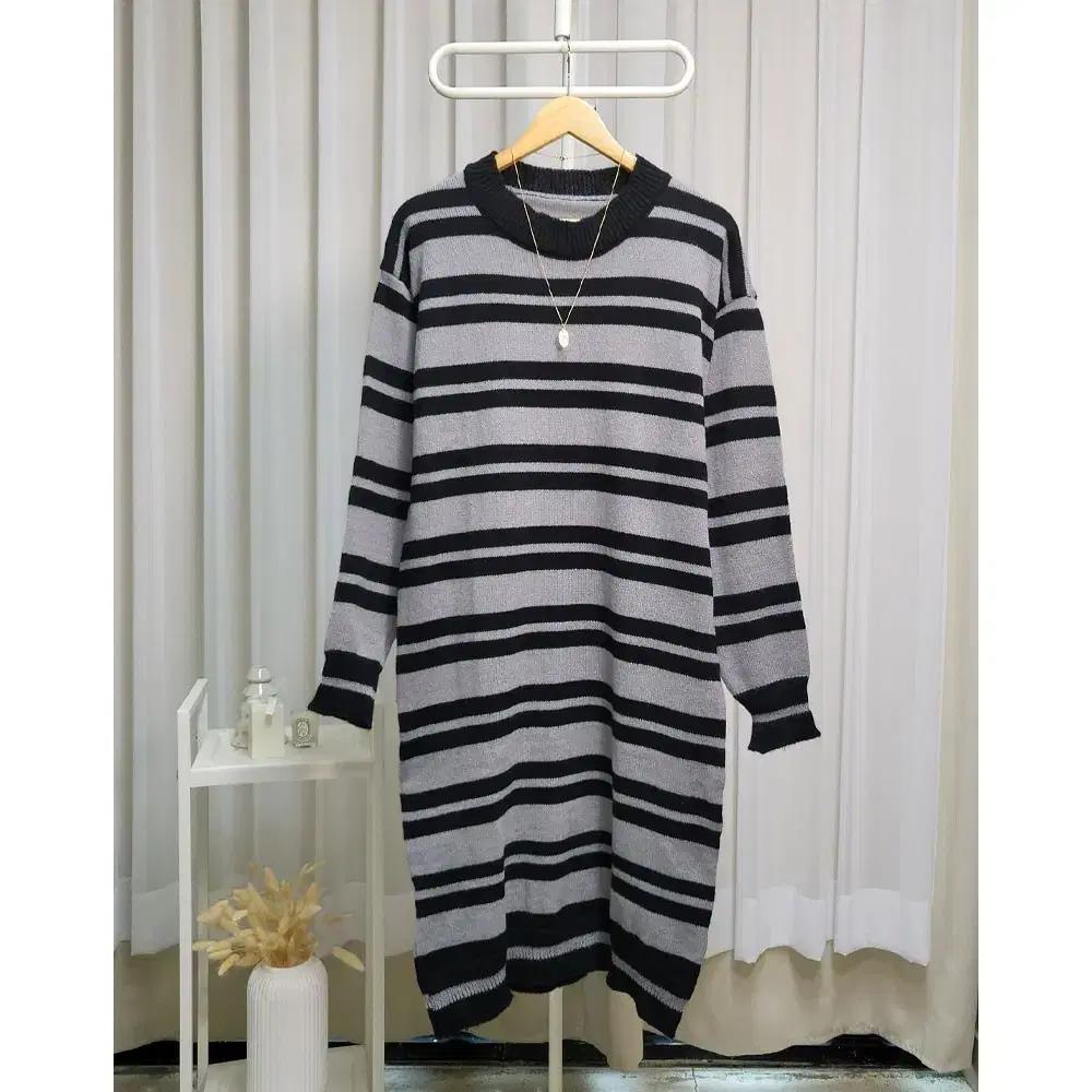 포근하고 따뜻한 스트라이프 니트 원피스