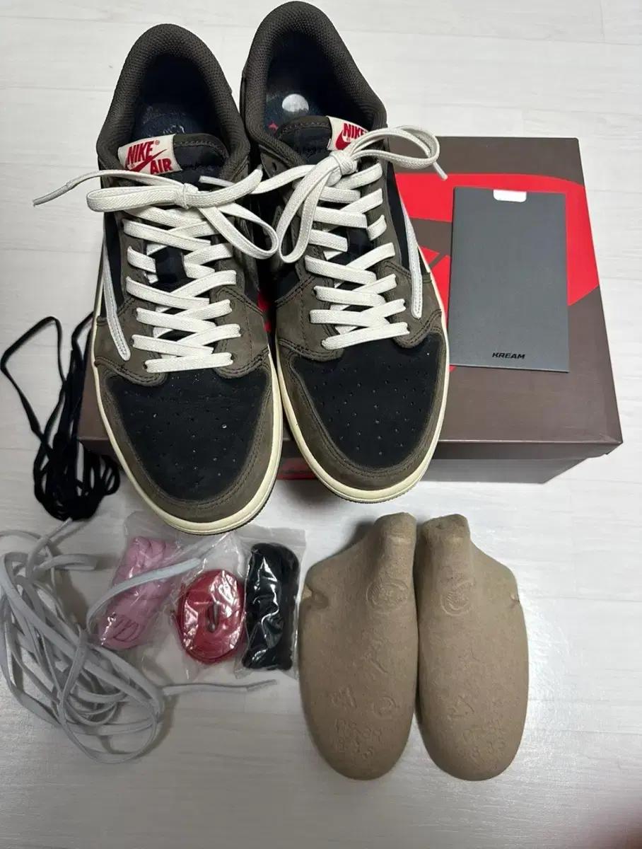 나이키 에어 조던1 트래비스 스캇 로우 OG (270)