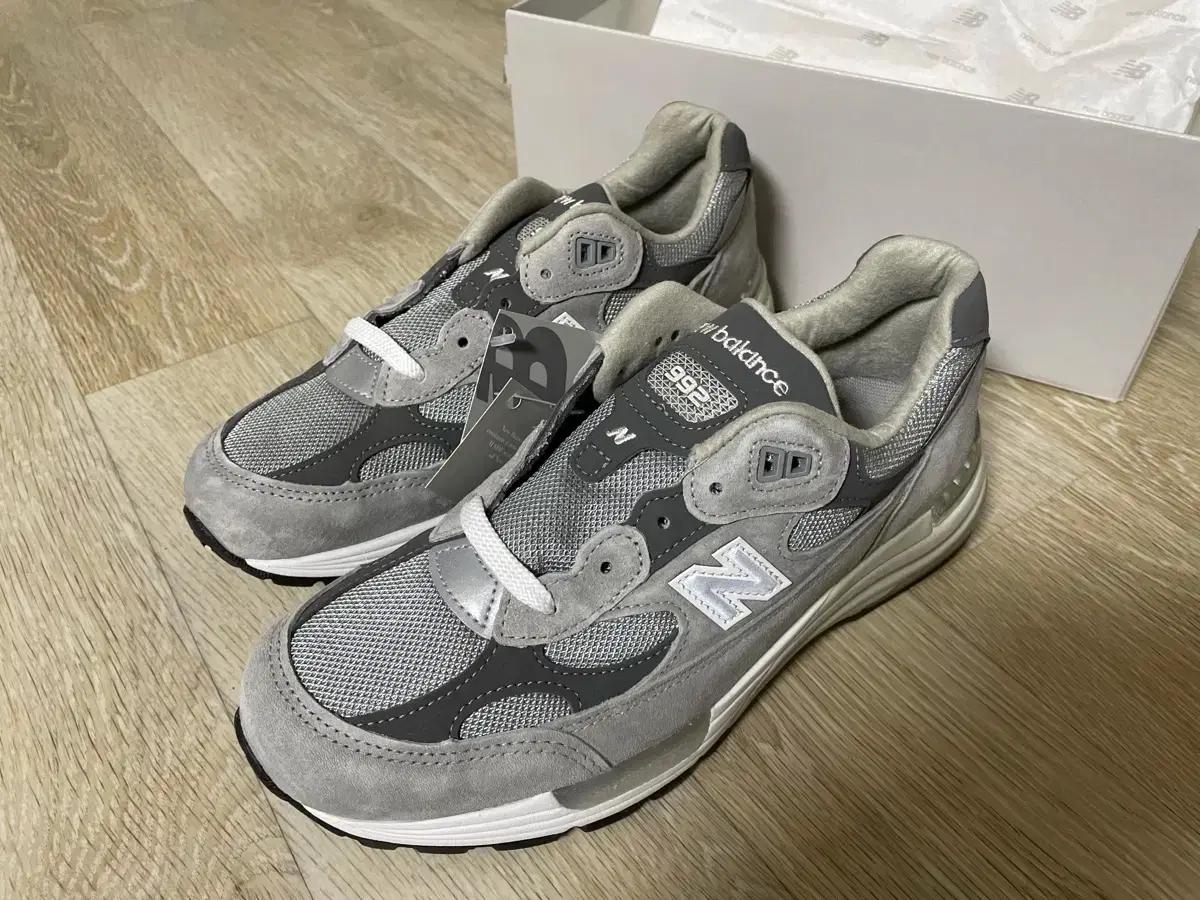 뉴발란스 992 그레이 새상품 245