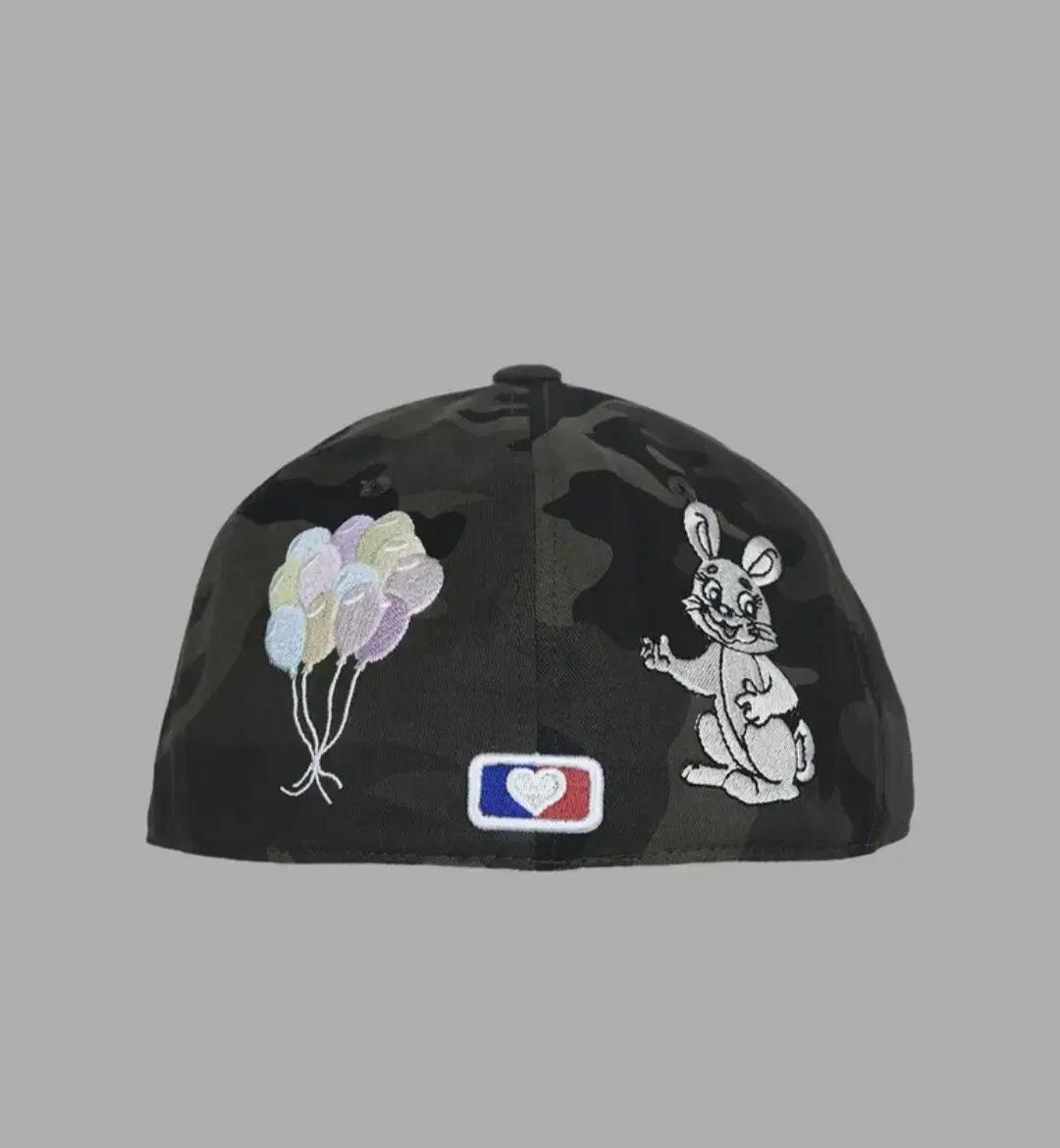 더뮤지엄비지터 RABBIT EMBROIDERY CAP (CAMO)
