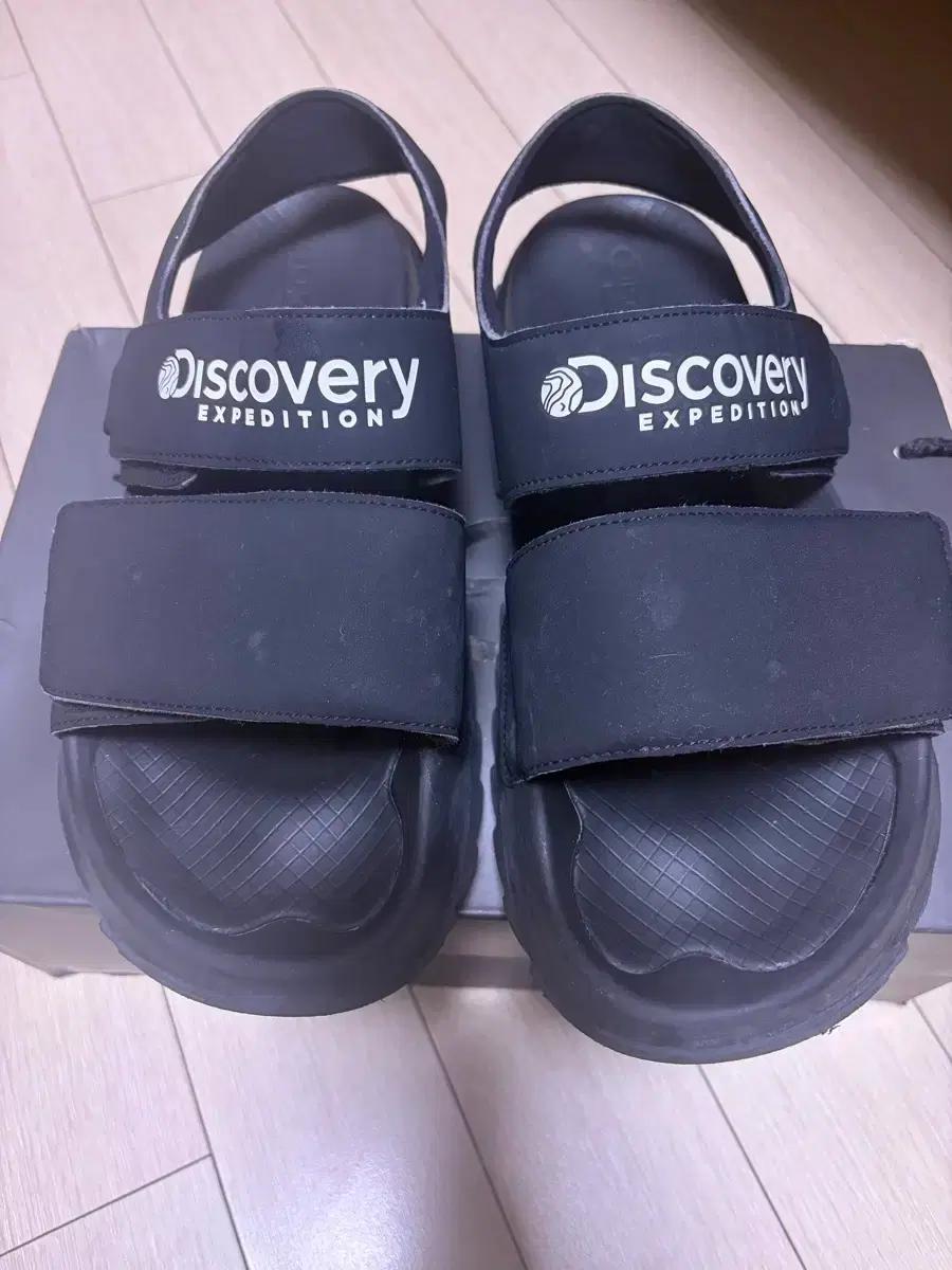 디스커버리 익스페디션 블랙 샌들 280