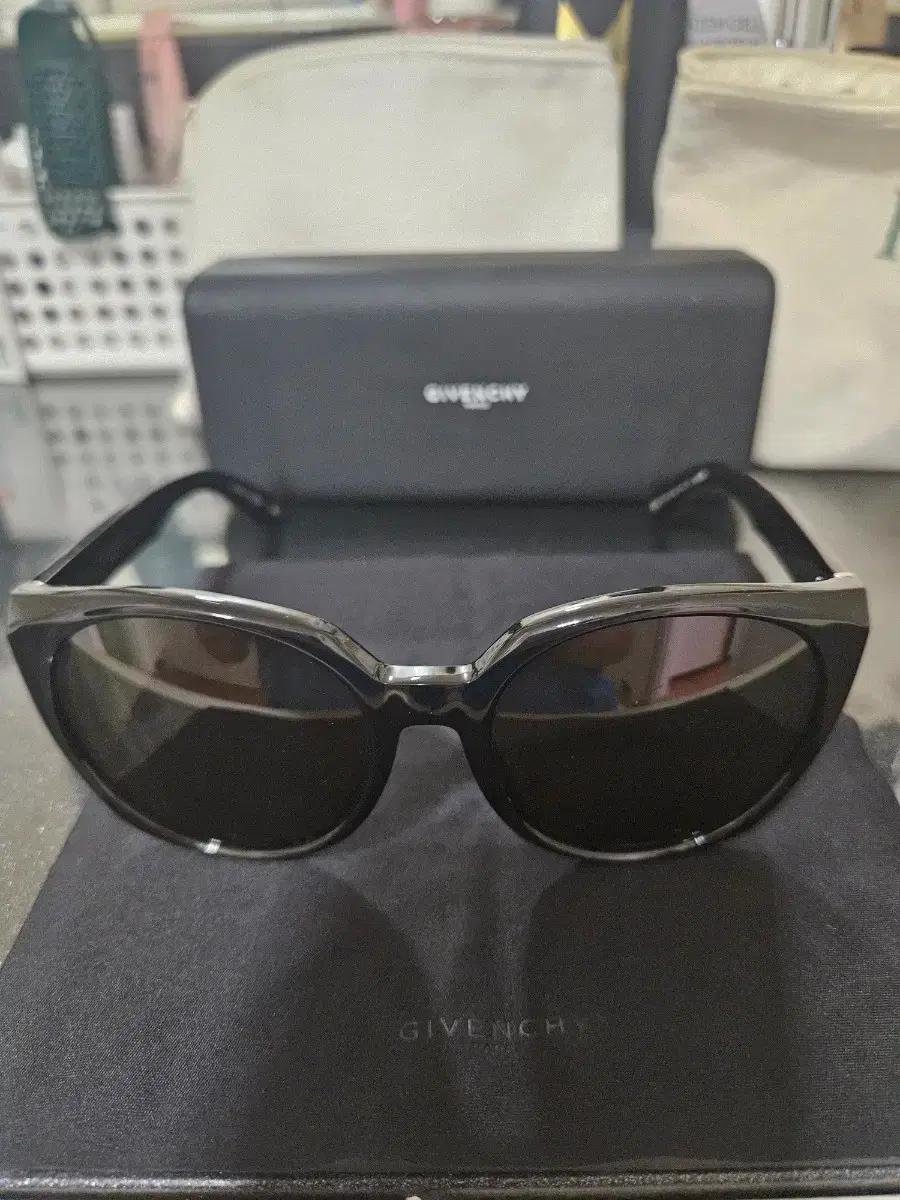 지방시 블랙 선글라스 케이스/보증서 포함