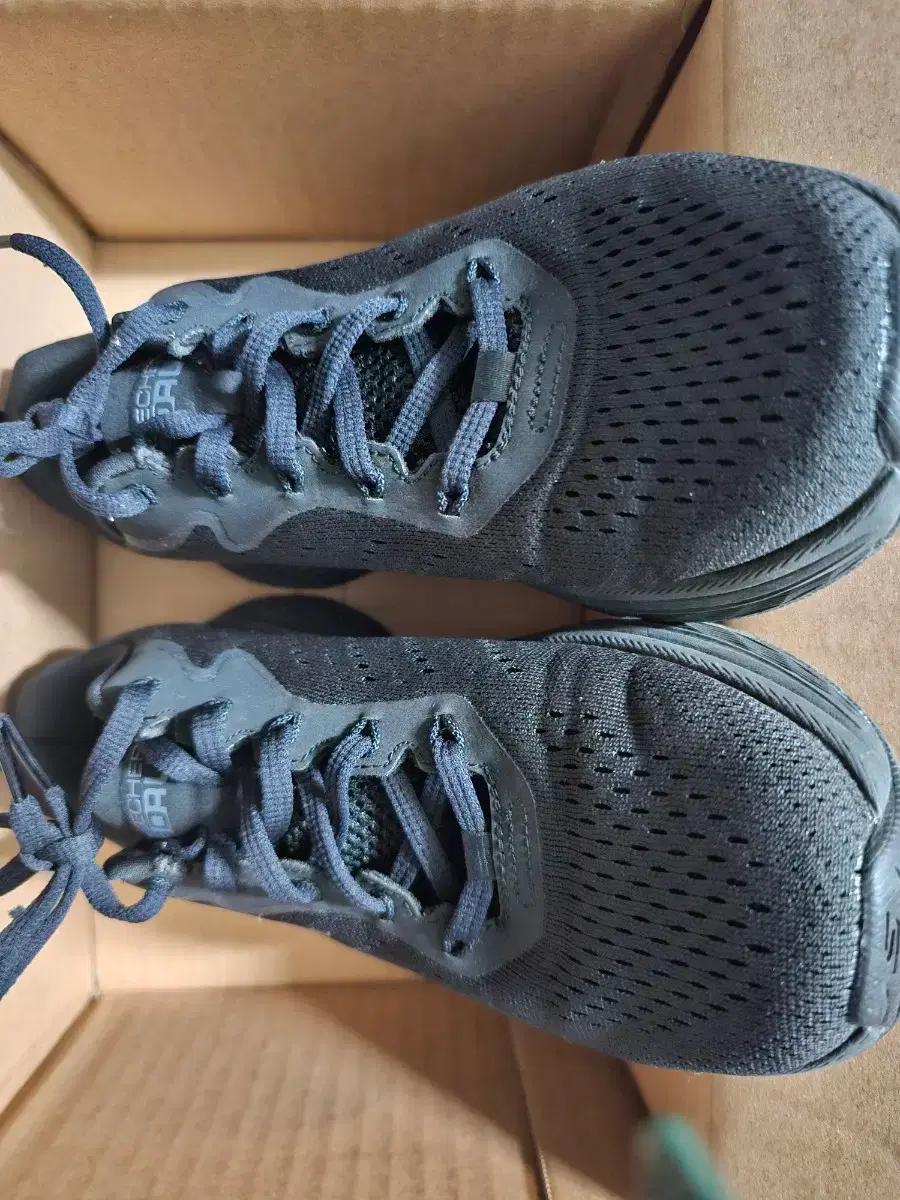 스케쳐스 맥스쿠셔닝 엘리트2.0 235mm 팔아요