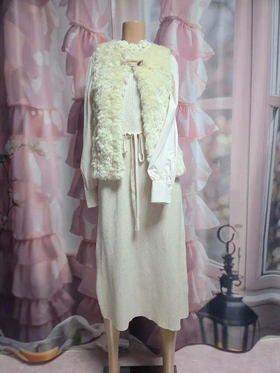 자라 페이크퍼 베스트xGU 롱 니트원피스 코디세트