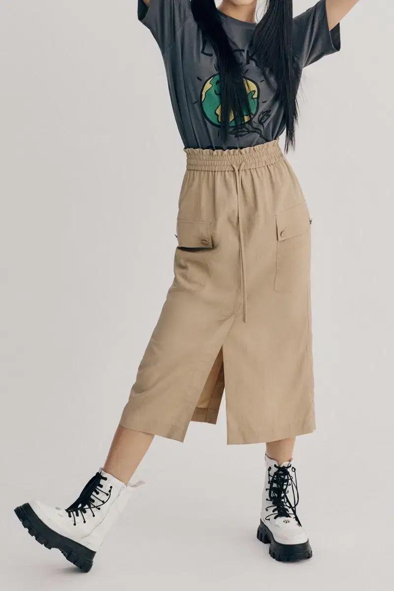 럭키슈에뜨 22년 밴딩 카고 롱 스커트 치마 원마일웨어 출근룩 고프코어