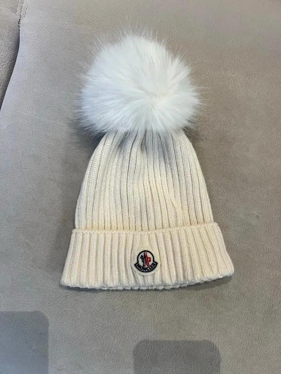 몽클레어 폼폼 비니 화이트 키즈