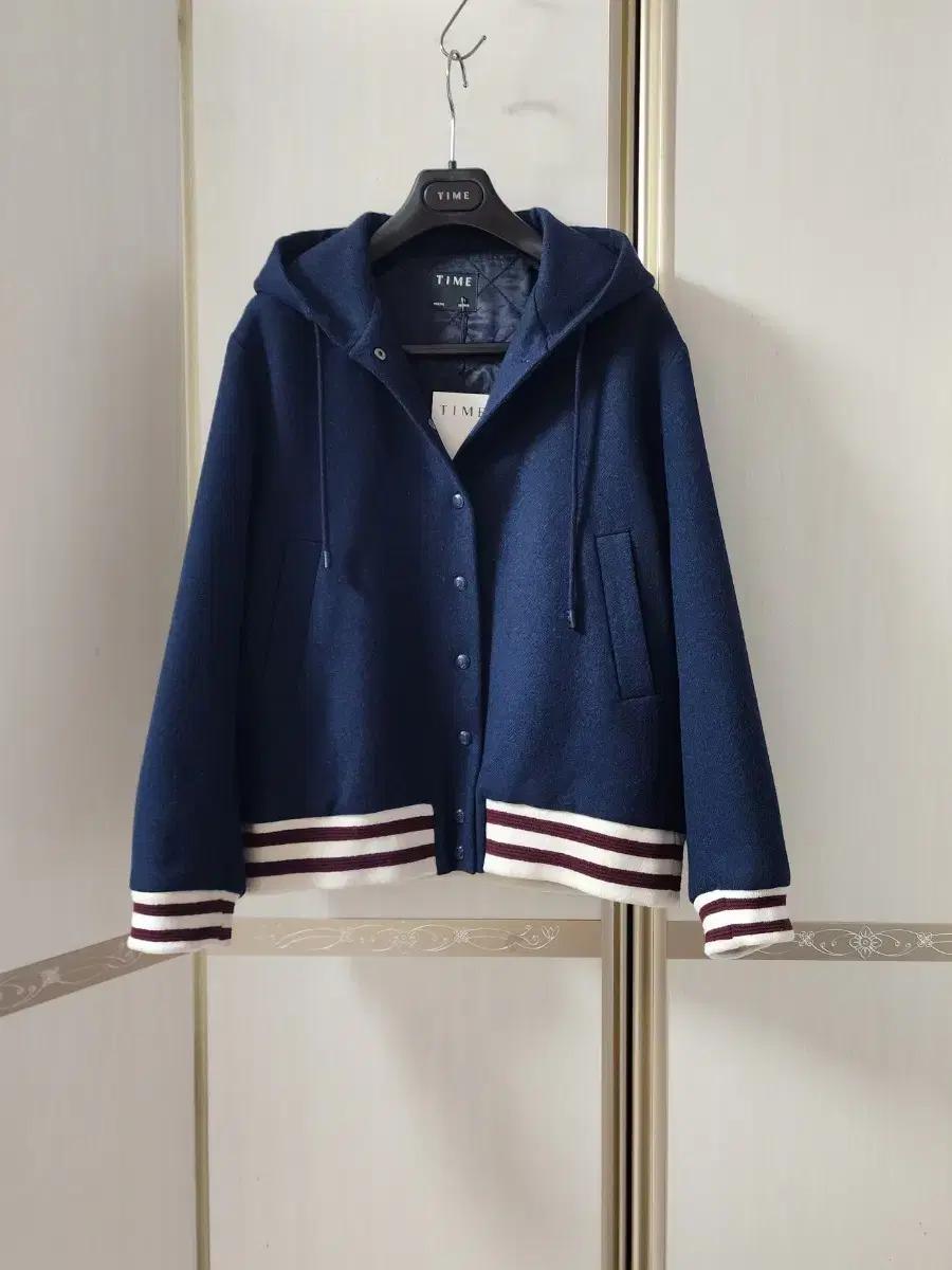 한섬 타임 23FW 울 핸드메이드 후드 블루종 코트 점퍼. 새상품