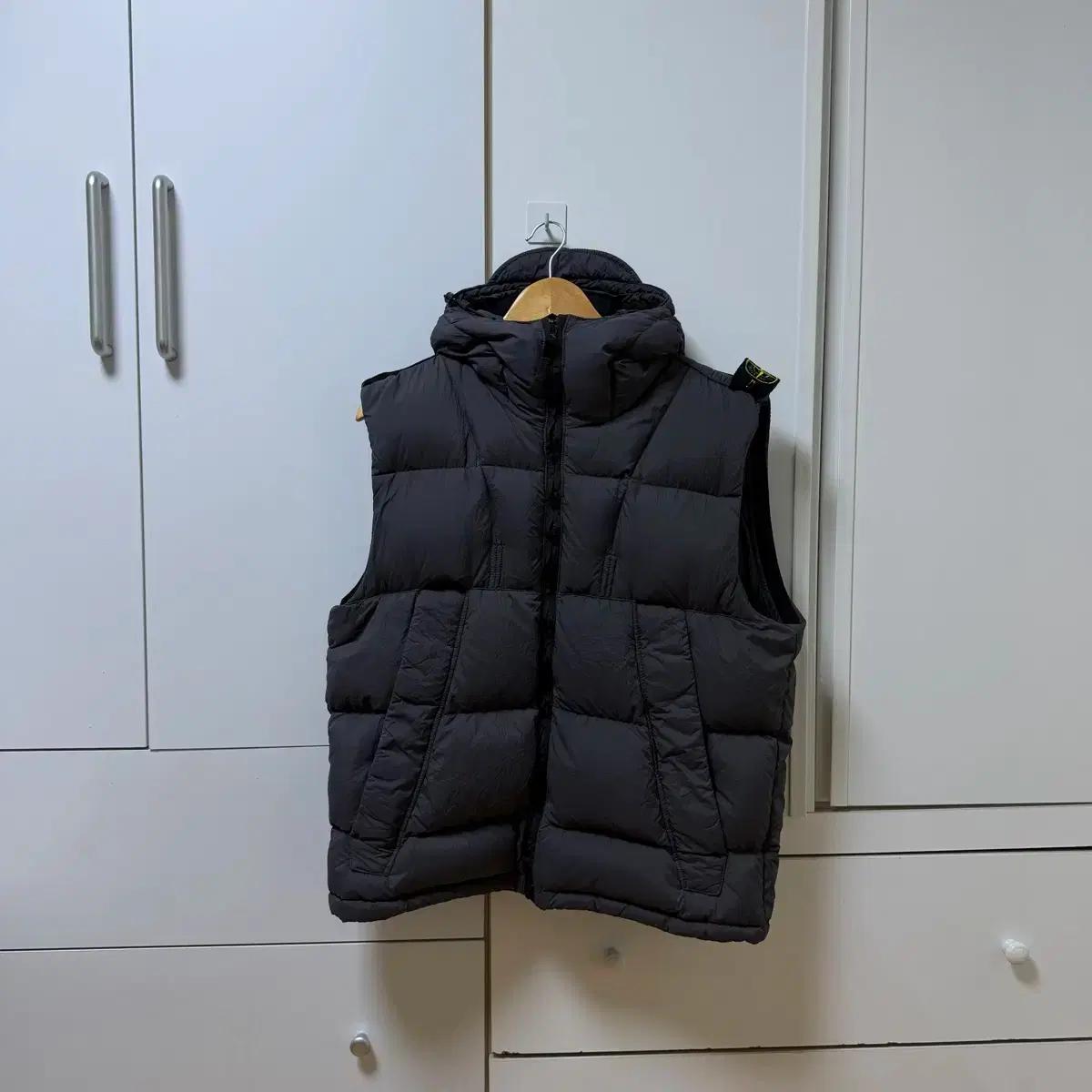 [ L ] 스톤아일랜드 크링클랩스 나슬란 후드 조끼패딩