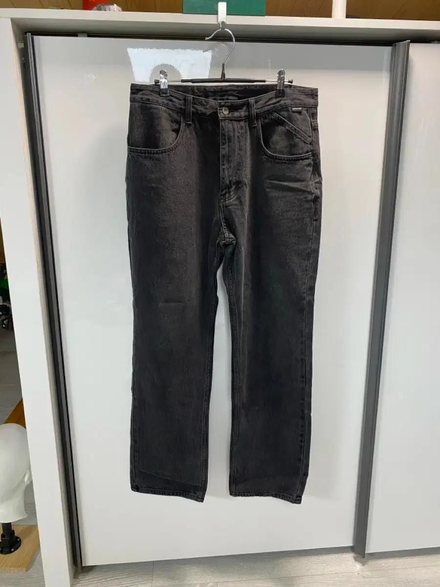 디스이즈네버댓 이지 진 M