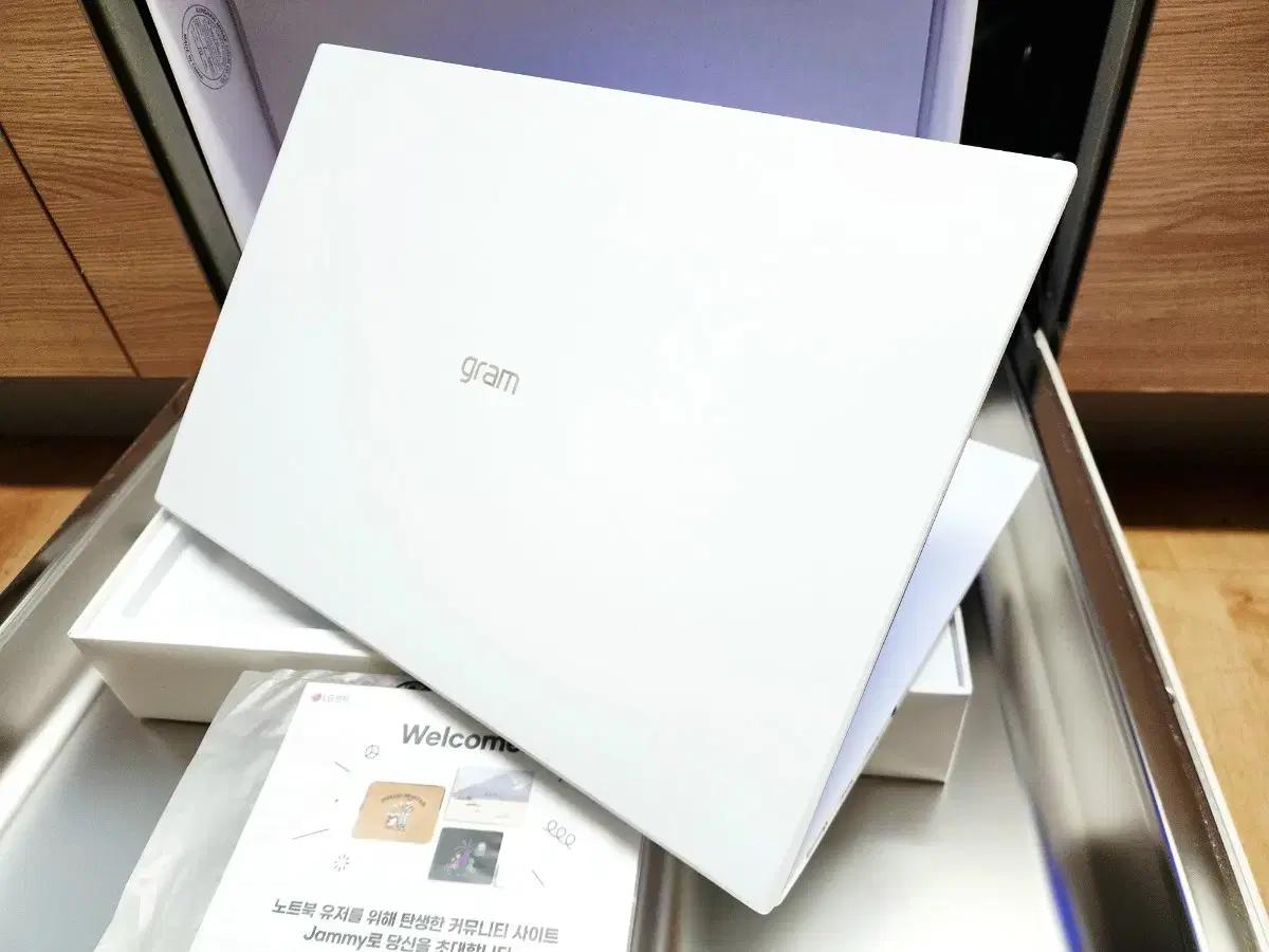 LG 그램 13세대 최상급 고해상도 16인치 12코어 i5 16G 윈11