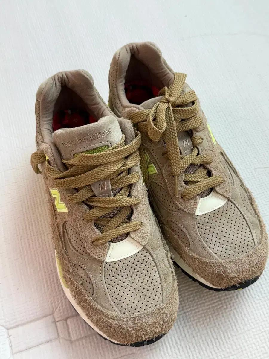 뉴발란스 x 컨셉트 992 메이드 인 USA 로우 행잉 프루 250