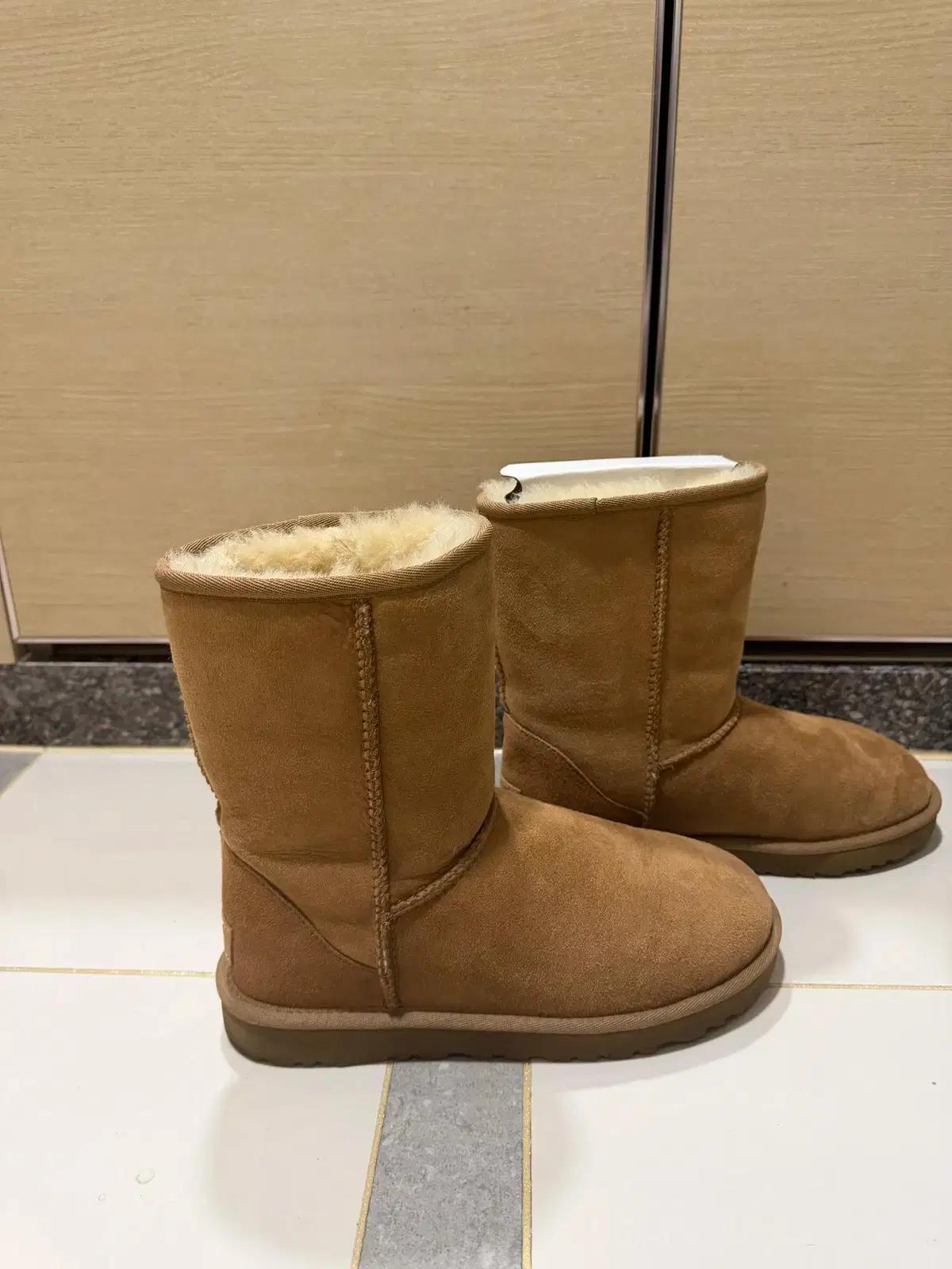 UGG 어그 클래식 부츠 숏 240 체스트넛