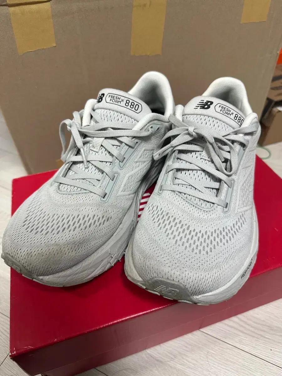[270] 뉴발란스 프레쉬폼 880 v14 2E 러닝화