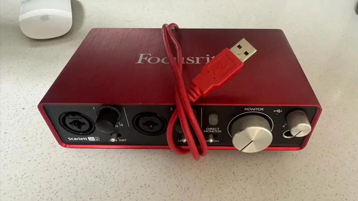 Focusrite Scarlett 2i2 오디오 인터페이스