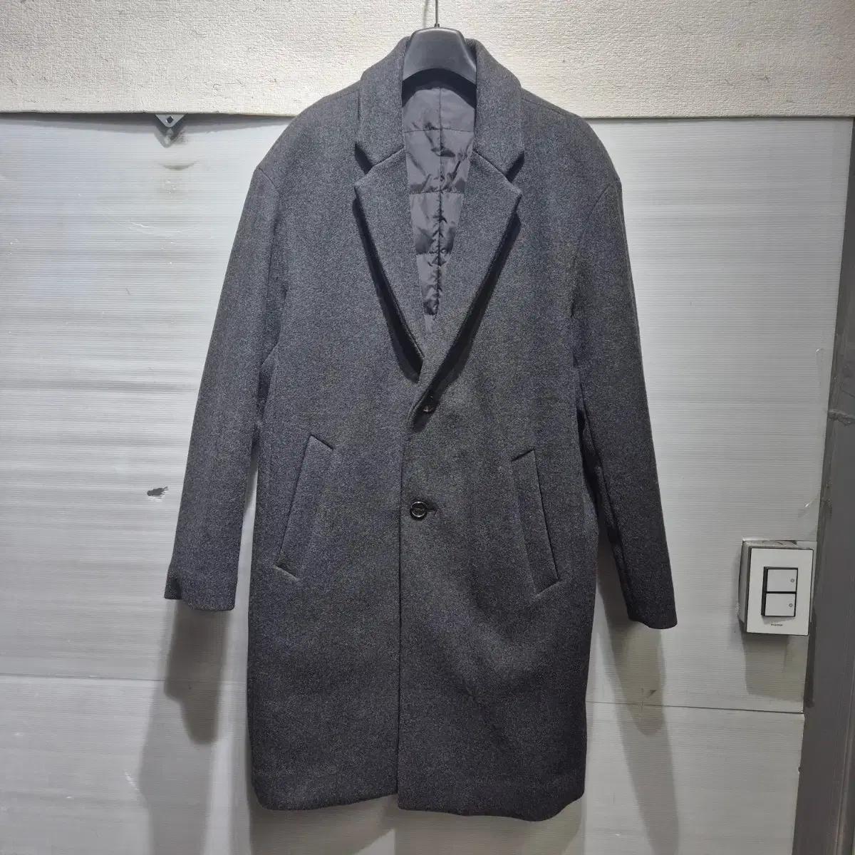 남자 회색 싱글 코트