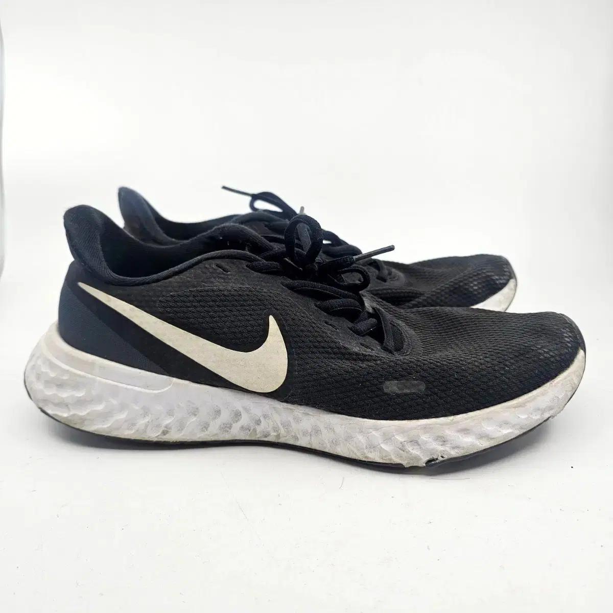 265 나이키 레볼루션5 블랙 운동화