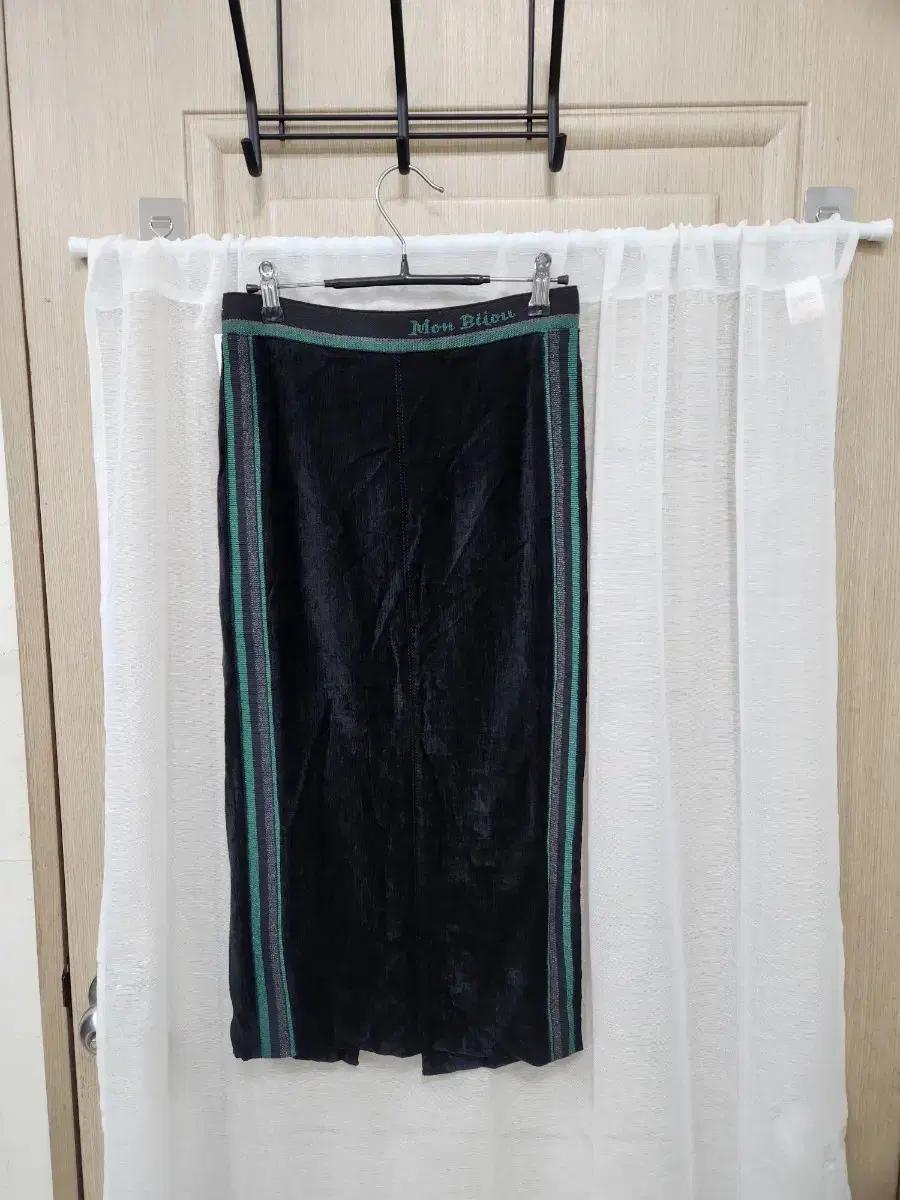 한섬 오브제 Mon Bijou 벨벳 블랙 스커트