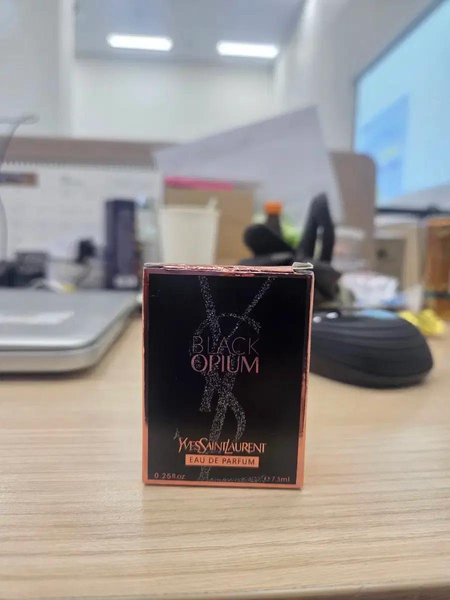 뽑기 상품 입생로랑 블랙 오피움 7.5ml 미니어처 향수