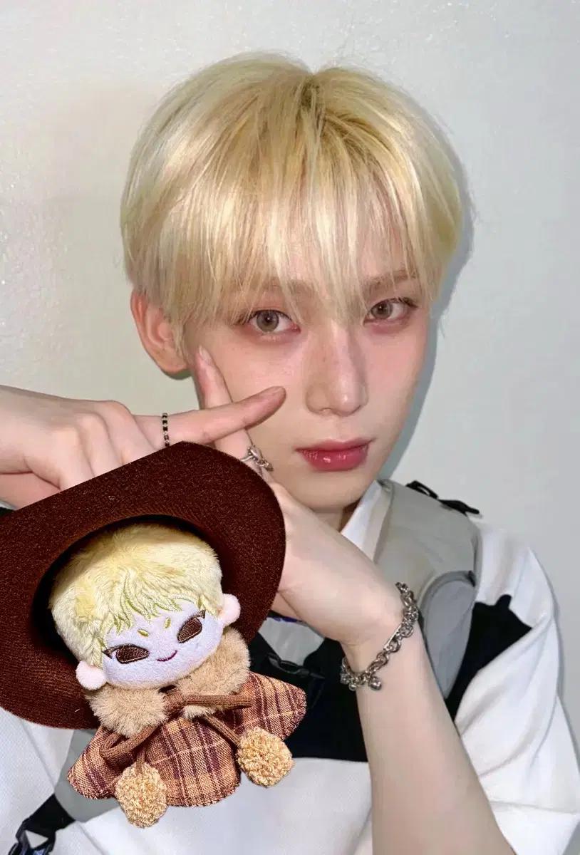 엔하이픈 선우 인형 양도 10cm