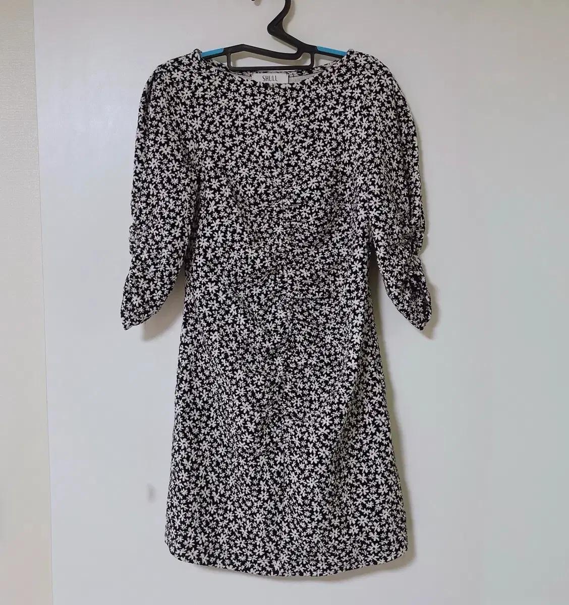 기모 플라워 패턴 미디 셔링 겨울원피스