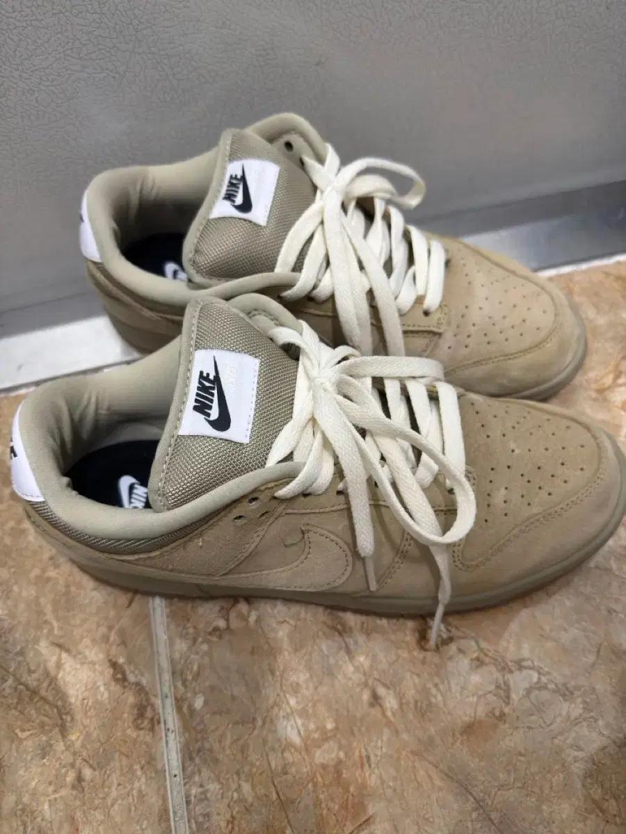 나이키 sb 덩크로우 파라슈트 베이지