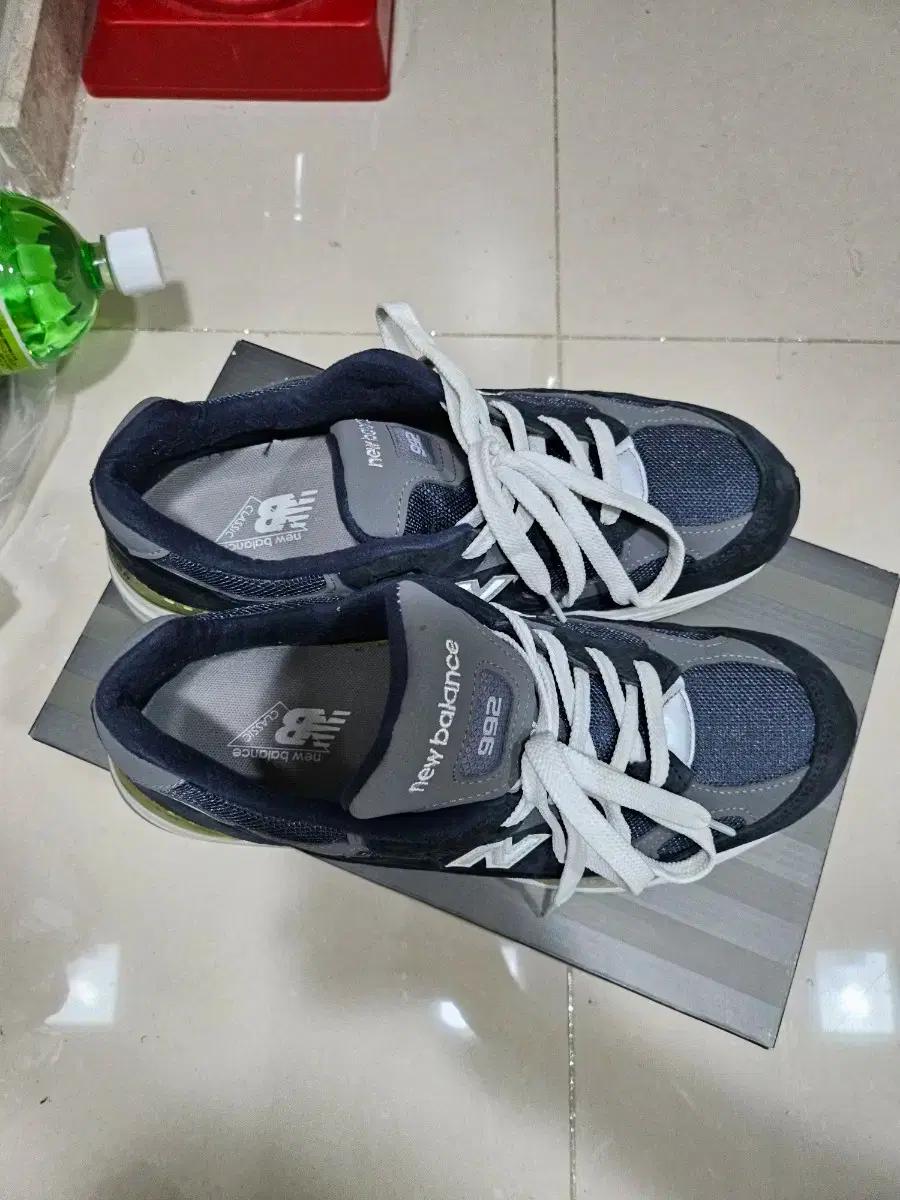뉴발란스 992 네이비 색상 260mm 사이즈입니다Made in US