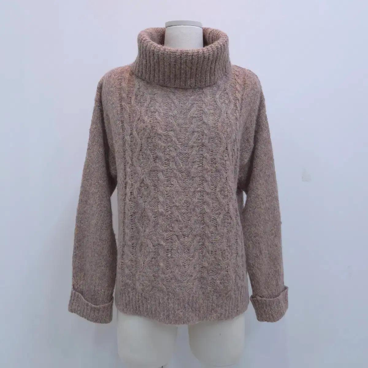 알파카 블렌드 폴라 케이블 니트