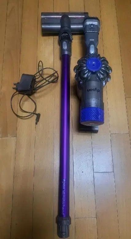 다이슨 무선 청소기 V6 팝니다