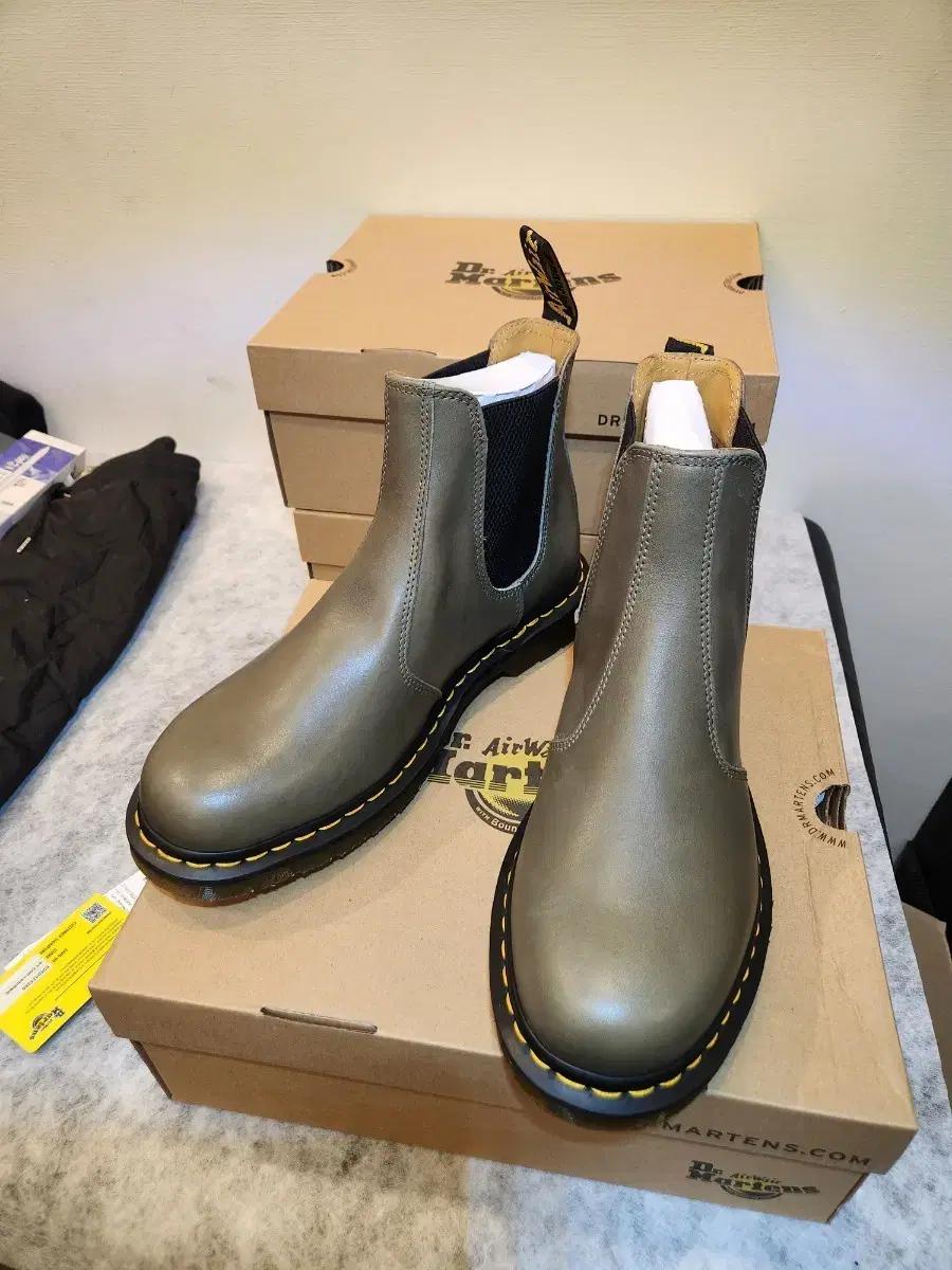 닥터마틴 카키 첼시부츠 팝니다