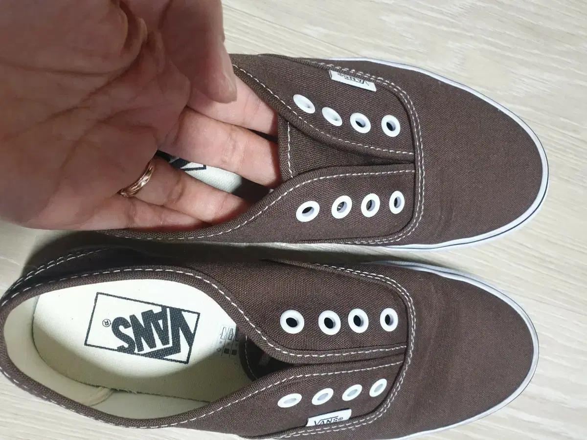반스 어센틱 브라운 캔버스 스니커즈